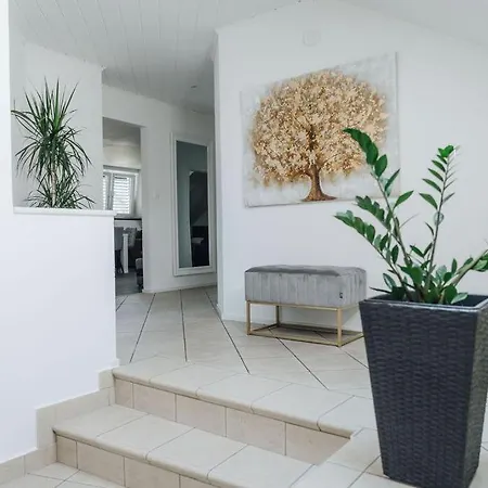Apartment Palace Garden