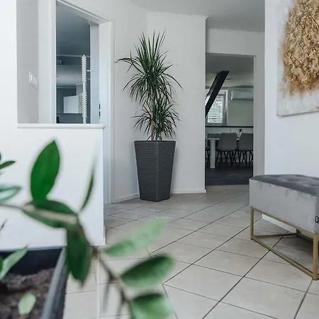 Palace Garden Апартаменти Любляна