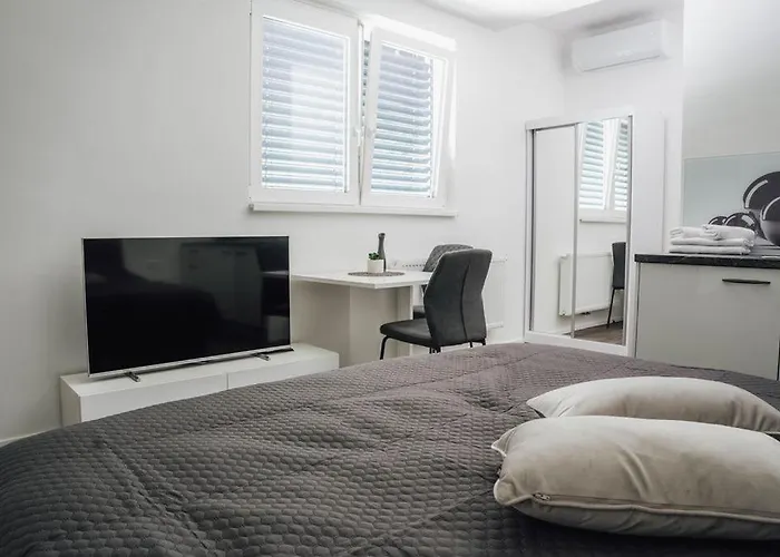 Palace Garden * Liubliana